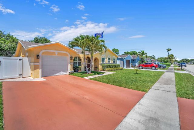 9341 SW 1st Place, Boca Raton, FL 33428