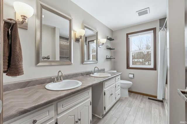 4913 Live Oak Court, Fort Wayne, IN 46804