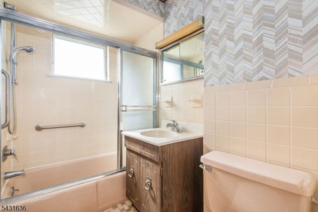 214 Prospect Ave, North Arlington Boro, NJ 07031