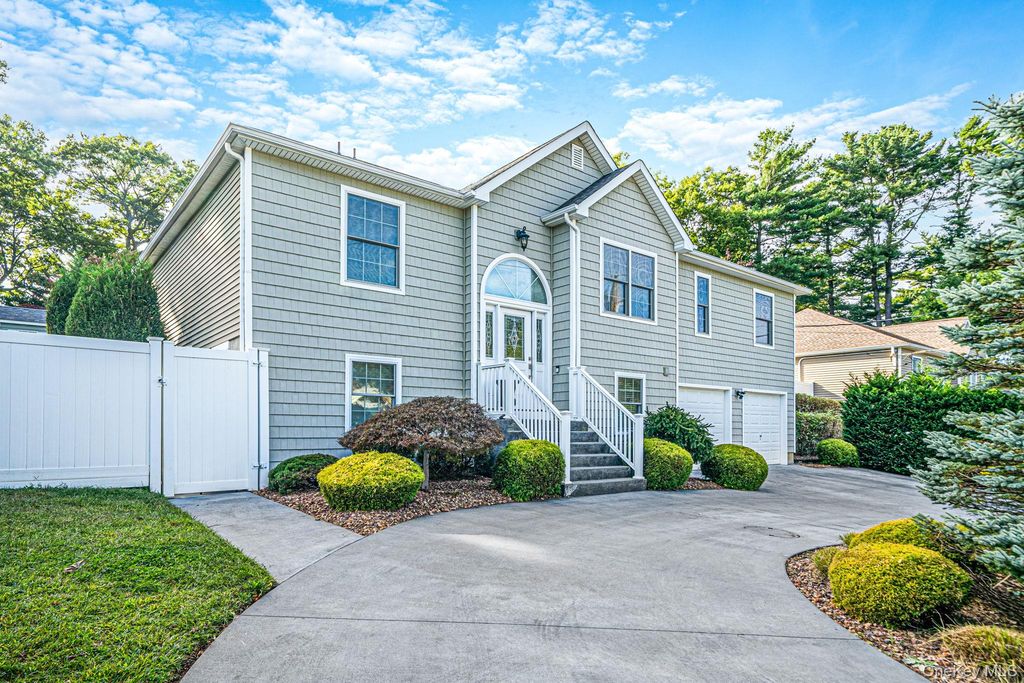 38 Cleary Road, Lake Ronkonkoma, NY 11779 — photo 2