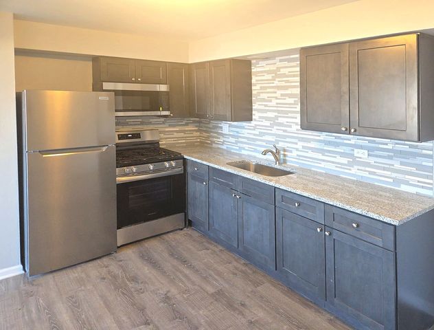 446 N Ardmore Avenue 1B, Villa Park, IL 60181