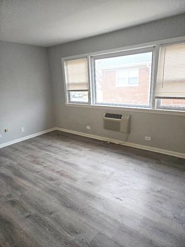 446 N Ardmore Avenue 1B, Villa Park, IL 60181