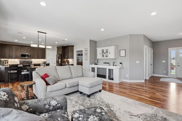 5735 Main Street W, Maple Plain, MN 55359