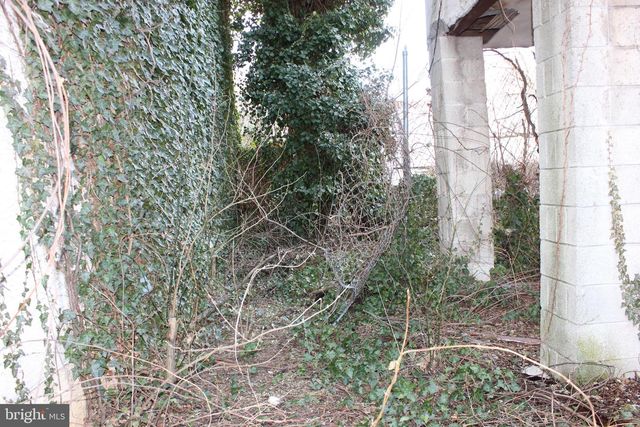 1602 W THOMPSON ST, Philadelphia, PA 19121