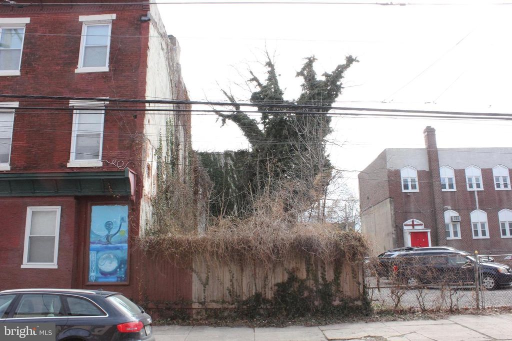 1602 W THOMPSON ST, Philadelphia, PA 19121