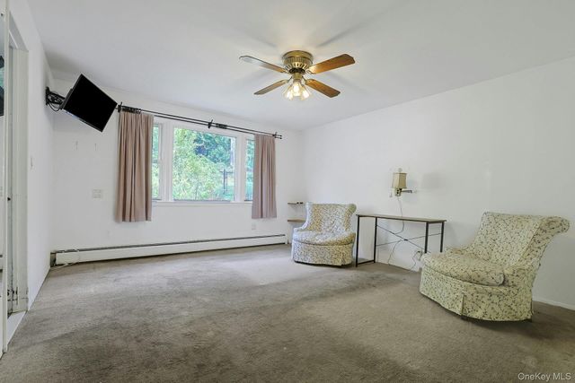 30 N Strawberry Hill Lane N, West Nyack, NY 10994