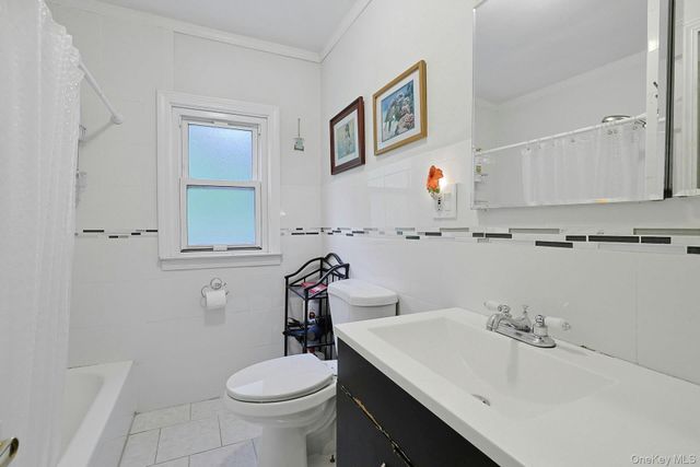 30 N Strawberry Hill Lane N, West Nyack, NY 10994