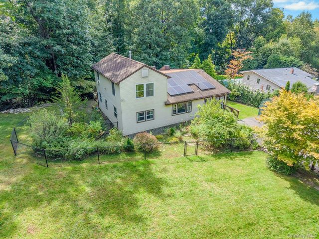 30 N Strawberry Hill Lane N, West Nyack, NY 10994
