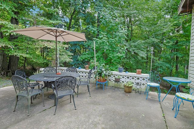 30 N Strawberry Hill Lane N, West Nyack, NY 10994
