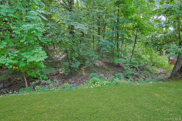 30 N Strawberry Hill Lane N, West Nyack, NY 10994