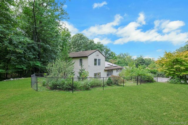 30 N Strawberry Hill Lane N, West Nyack, NY 10994
