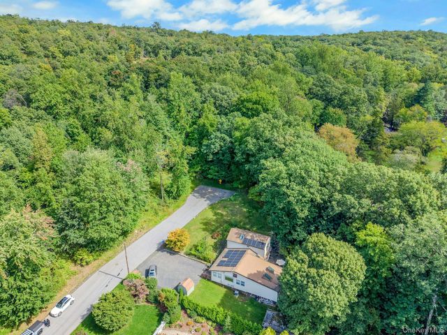 30 N Strawberry Hill Lane N, West Nyack, NY 10994
