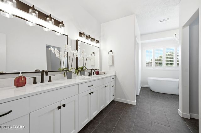 557 E Warm Springs Drive, Kaysville, UT 84037