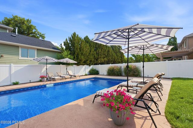 557 E Warm Springs Drive, Kaysville, UT 84037