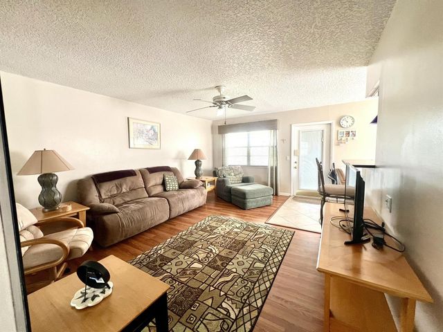 328 Farnham P, Deerfield Beach, FL 33442