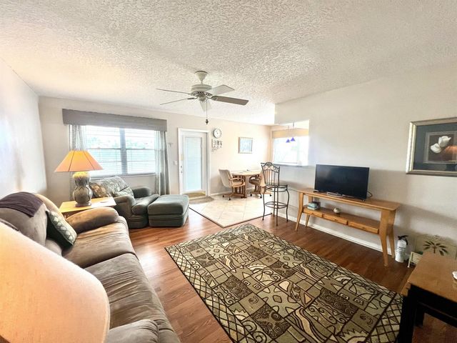 328 Farnham P, Deerfield Beach, FL 33442
