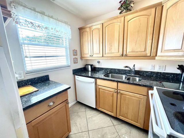 328 Farnham P, Deerfield Beach, FL 33442