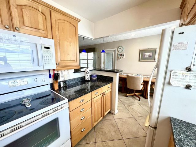 328 Farnham P, Deerfield Beach, FL 33442
