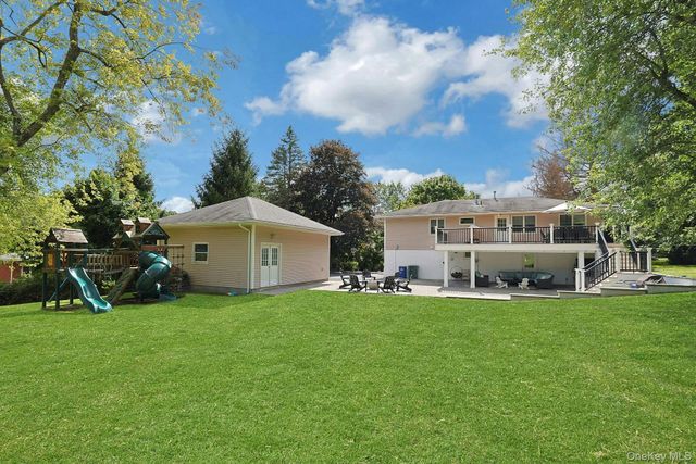 9 Stonegate Road, Valhalla, NY 10595
