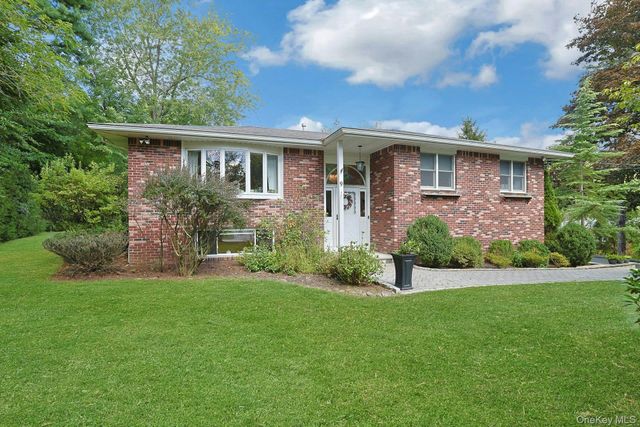 9 Stonegate Road, Valhalla, NY 10595