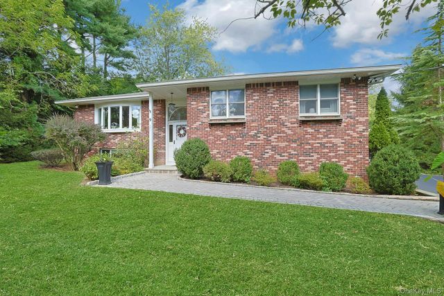 9 Stonegate Road, Valhalla, NY 10595