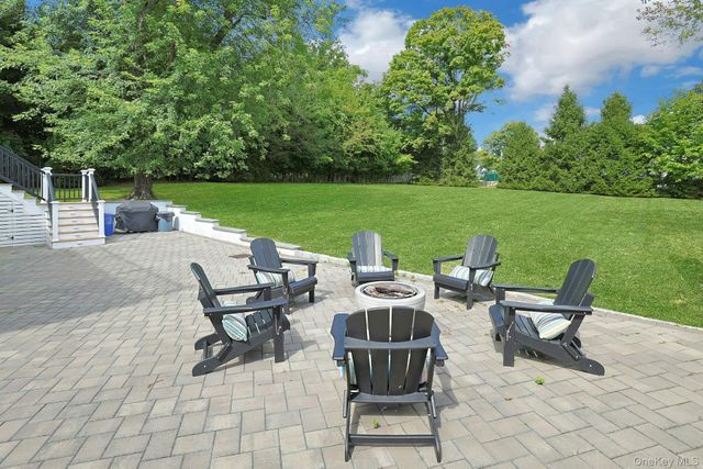 9 Stonegate Road, Valhalla, NY 10595