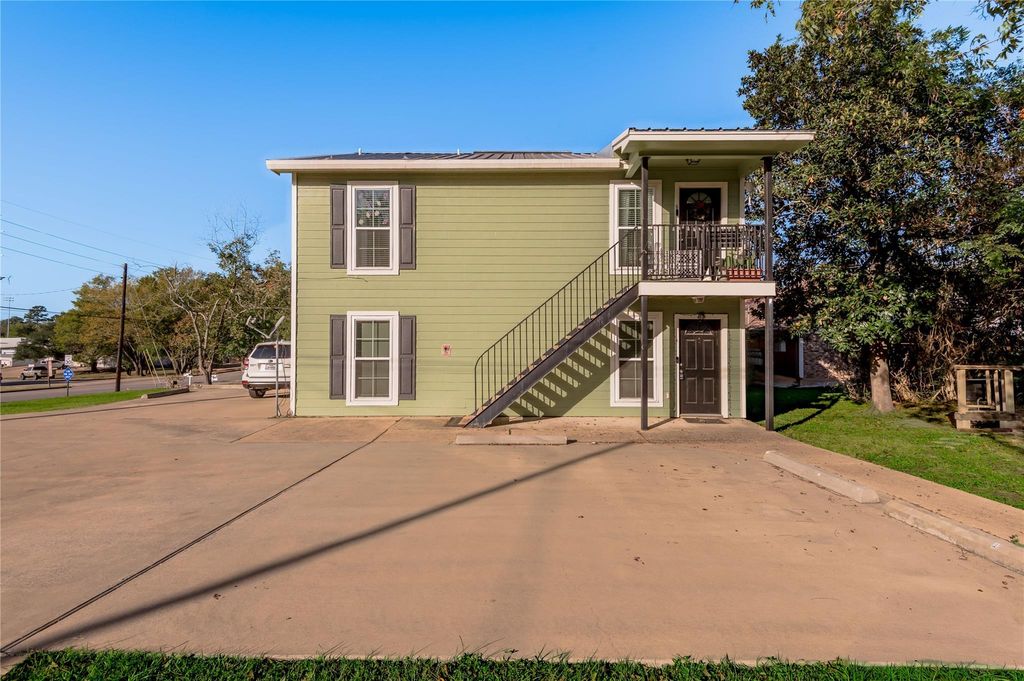 2118 Avenue M, Unit A, Huntsville, TX 77340