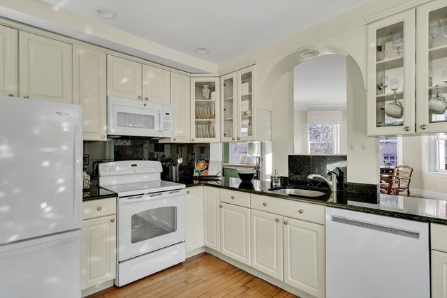 199 Marlborough 301, Boston, MA 02116