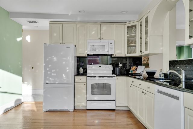 199 Marlborough 301, Boston, MA 02116