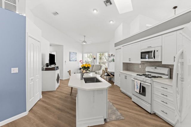 73 Via Verona, Palm Beach Gardens, FL 33418