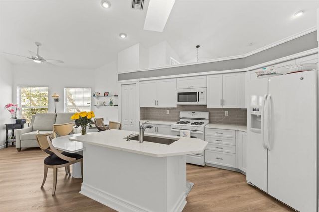 73 Via Verona, Palm Beach Gardens, FL 33418