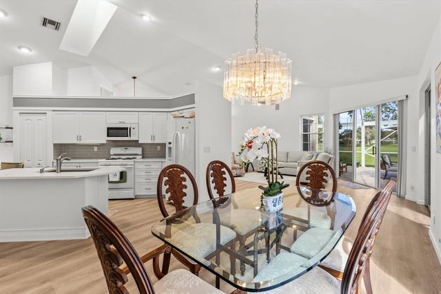 73 Via Verona, Palm Beach Gardens, FL 33418