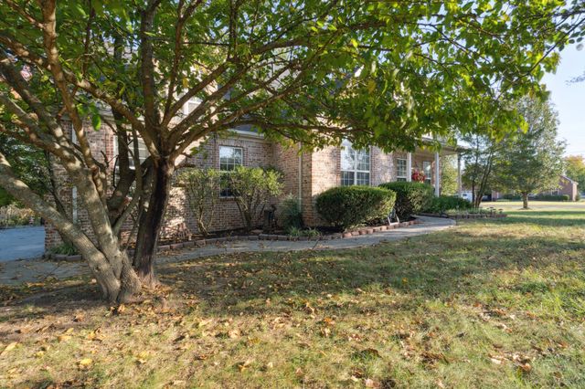8018 Burntwood Dr, La Vergne, TN 37086