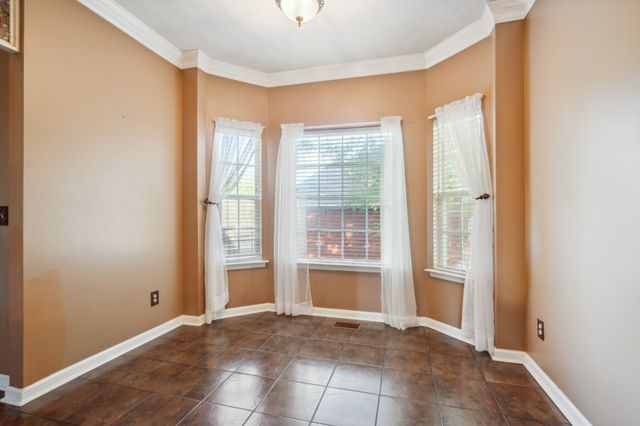 8018 Burntwood Dr, La Vergne, TN 37086