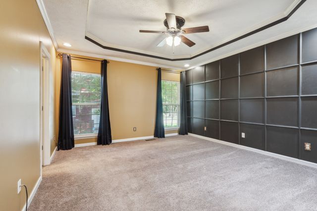 8018 Burntwood Dr, La Vergne, TN 37086
