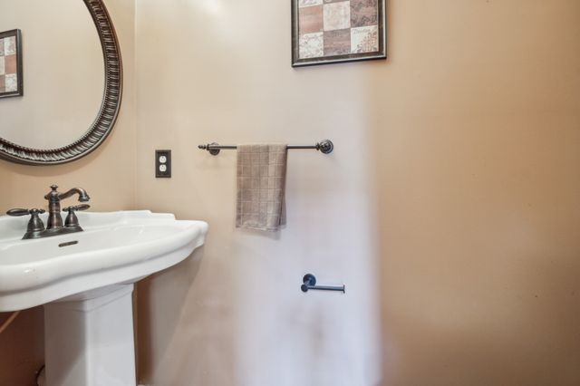8018 Burntwood Dr, La Vergne, TN 37086