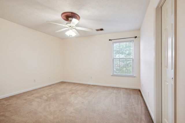 8018 Burntwood Dr, La Vergne, TN 37086
