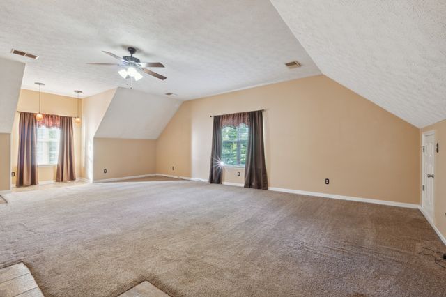 8018 Burntwood Dr, La Vergne, TN 37086