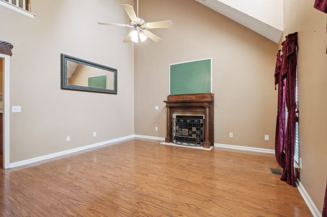 8018 Burntwood Dr, La Vergne, TN 37086