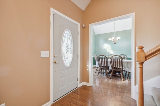 8018 Burntwood Dr, La Vergne, TN 37086