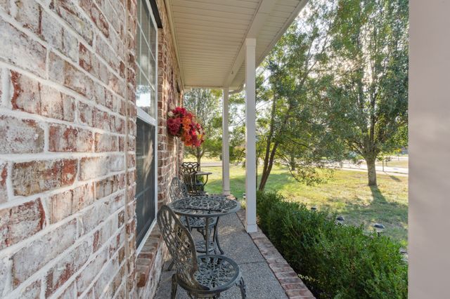 8018 Burntwood Dr, La Vergne, TN 37086