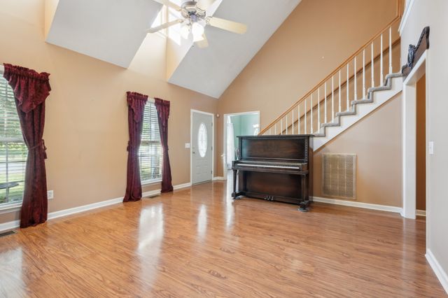 8018 Burntwood Dr, La Vergne, TN 37086