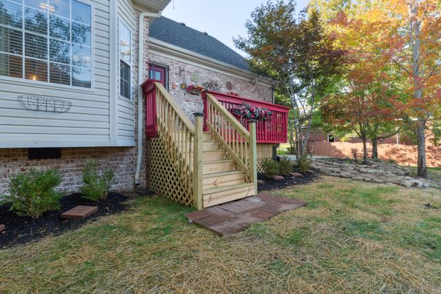 8018 Burntwood Dr, La Vergne, TN 37086