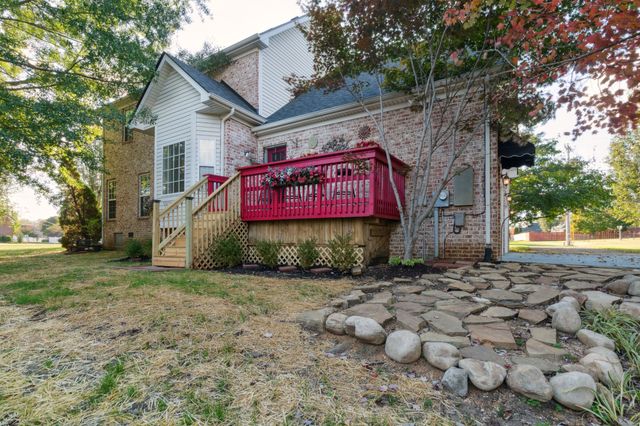 8018 Burntwood Dr, La Vergne, TN 37086