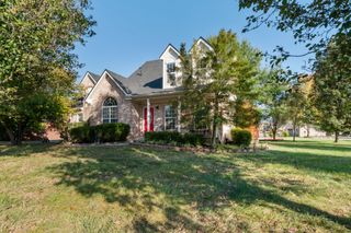 8018 Burntwood Dr, La Vergne, TN 37086
