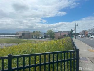 945 SE Pioneer Way, Oak Harbor, WA 98277