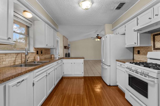 2002 Lee St, Longview, TX 75604