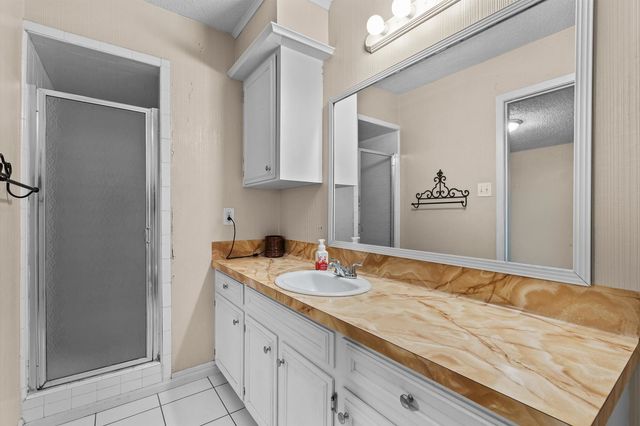 2002 Lee St, Longview, TX 75604