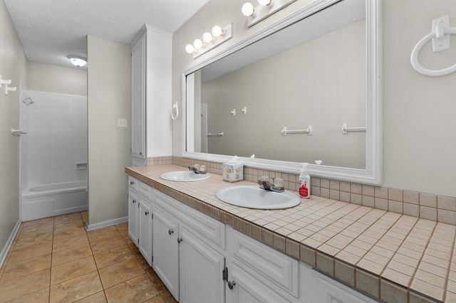 2002 Lee St, Longview, TX 75604