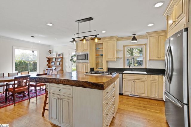 16 Spring Forest Court, Greenville, SC 29615